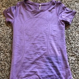 Lululemon run swiftly.  size: 4 - color: nylon - great condition